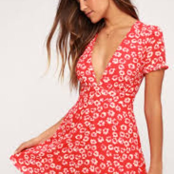 LULUS GARDEN EXPLORER RED WHITE FLORAL PRINT MINI DRESS SIZE XS BRAND NEW - Picture 1 of 7